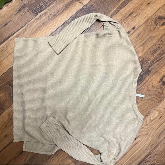 Aritzia The Group Babaton Traverse Long Sleeve Size 1 B2 - Picture 5 of 7